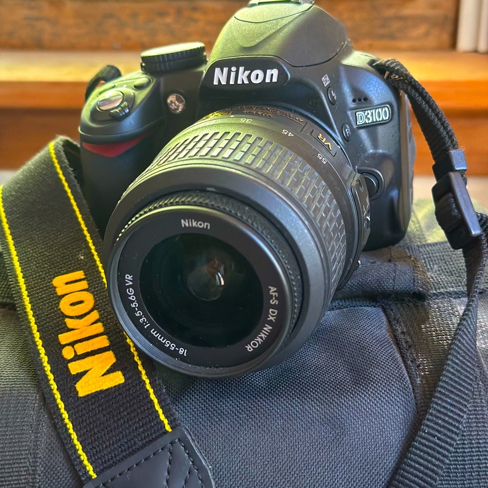 Nikon D3000